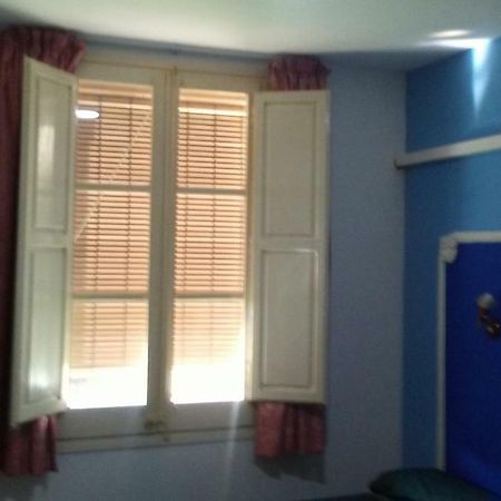 Hostal Porta de Ferro Sant Boi de Llobregat Exterior foto