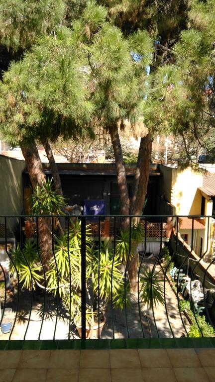 Hostal Porta de Ferro Sant Boi de Llobregat Exterior foto