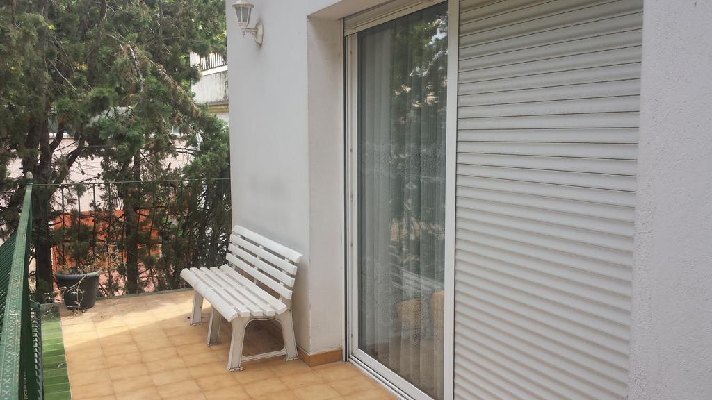 Hostal Porta de Ferro Sant Boi de Llobregat Exterior foto