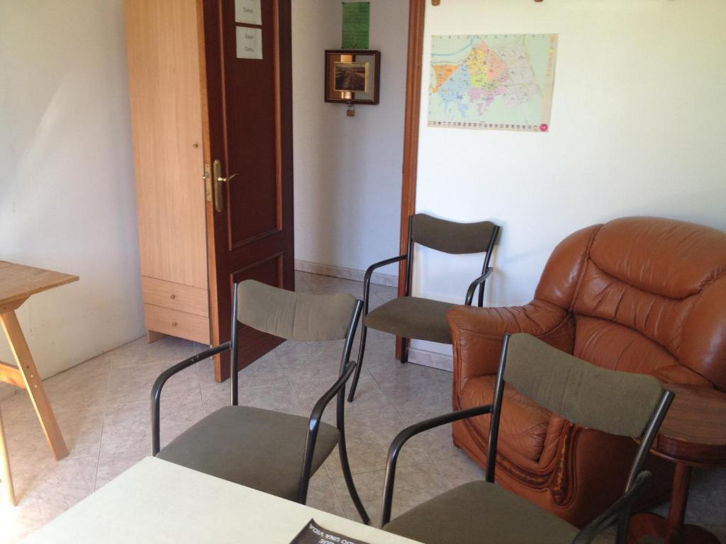 Hostal Porta de Ferro Sant Boi de Llobregat Exterior foto