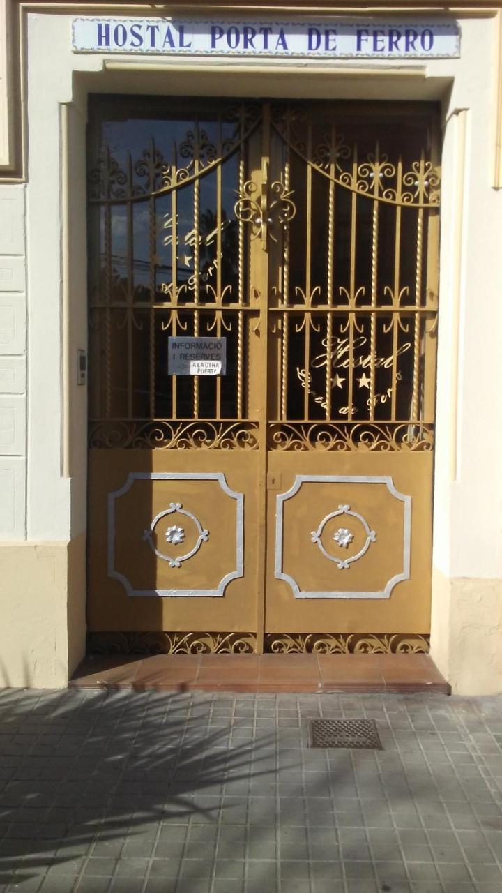 Hostal Porta de Ferro Sant Boi de Llobregat Exterior foto