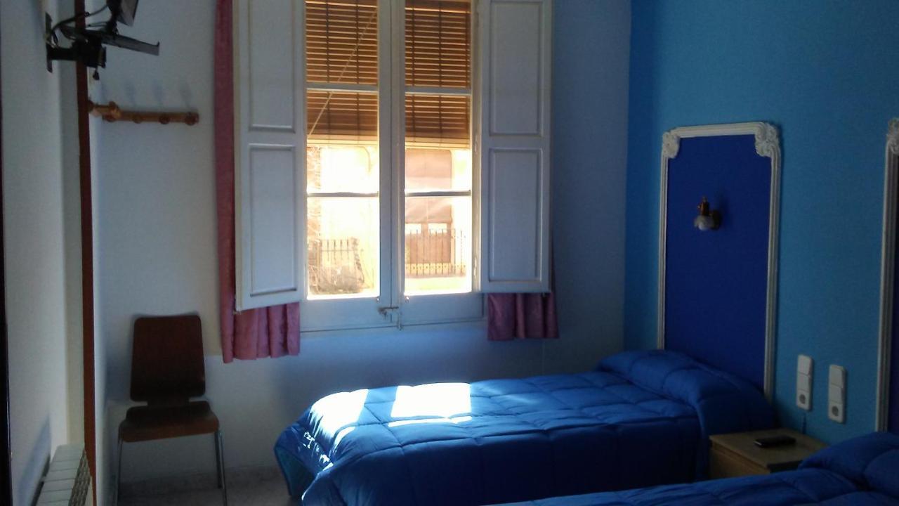 Hostal Porta de Ferro Sant Boi de Llobregat Exterior foto